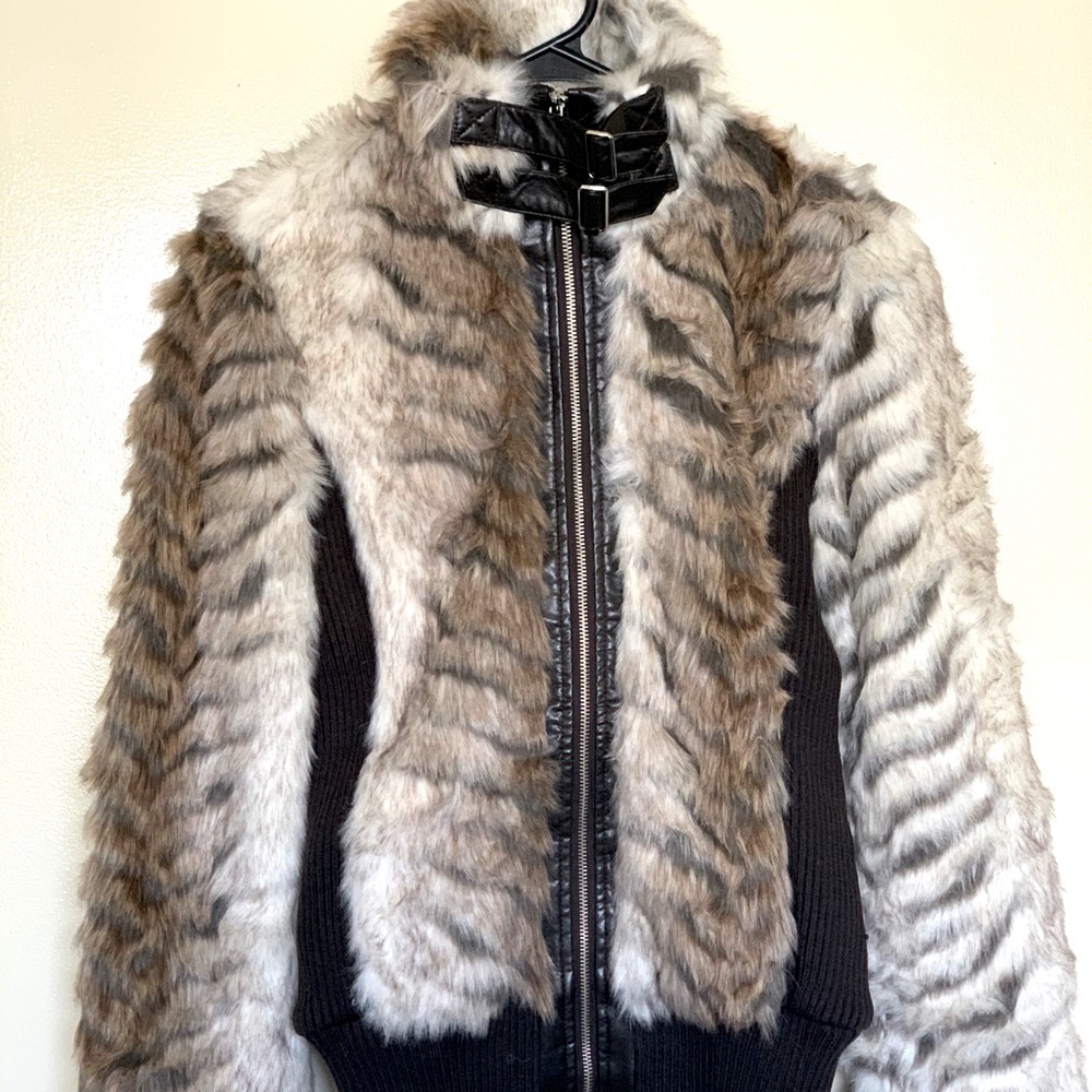 * FINAL PRICE * Faux Fur GUESS Jacket